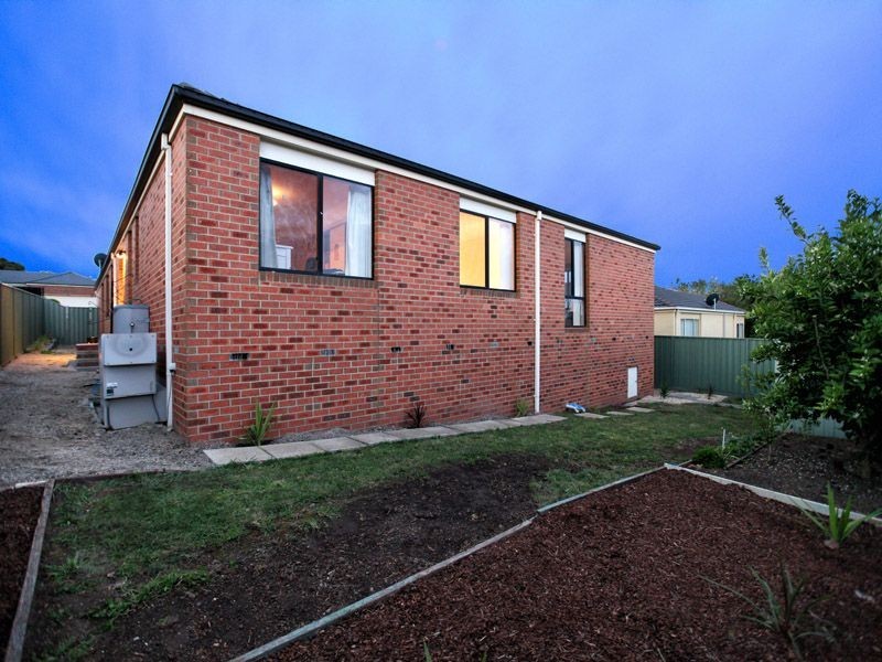 74 Alanbrae Terrace, Attwood VIC 3049