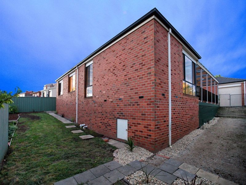 74 Alanbrae Terrace, Attwood VIC 3049