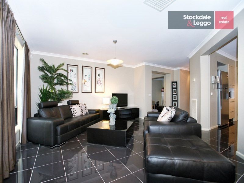 12 Castlehill Avenue, Greenvale VIC 3059