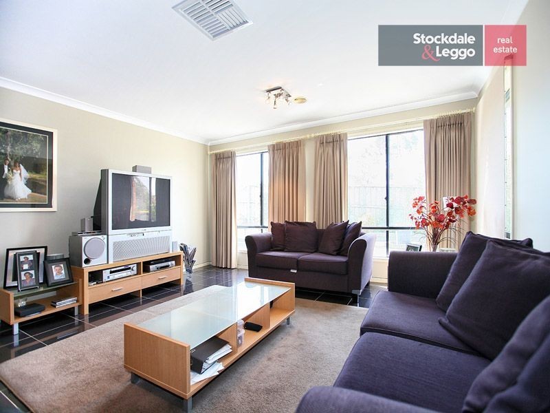 12 Castlehill Avenue, Greenvale VIC 3059