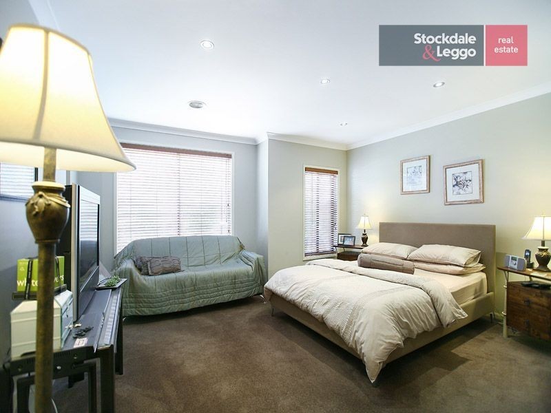 12 Castlehill Avenue, Greenvale VIC 3059