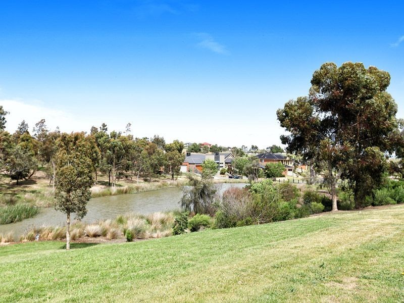 12 Castlehill Avenue, Greenvale VIC 3059