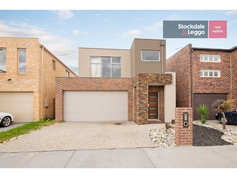 17 Dalwhinnie Crescent, Craigieburn VIC 3064