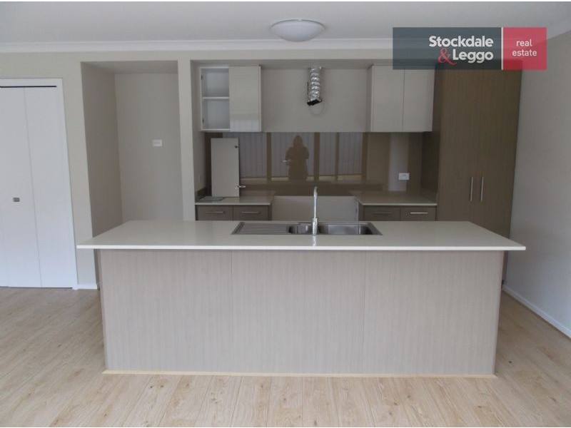 122 Moor Park Drive, Craigieburn VIC 3064