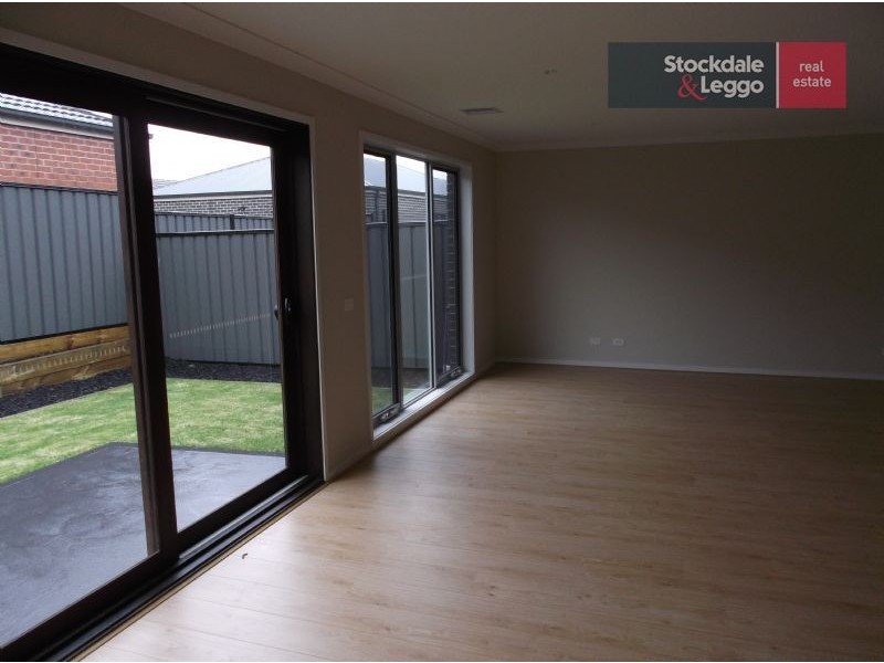 122 Moor Park Drive, Craigieburn VIC 3064
