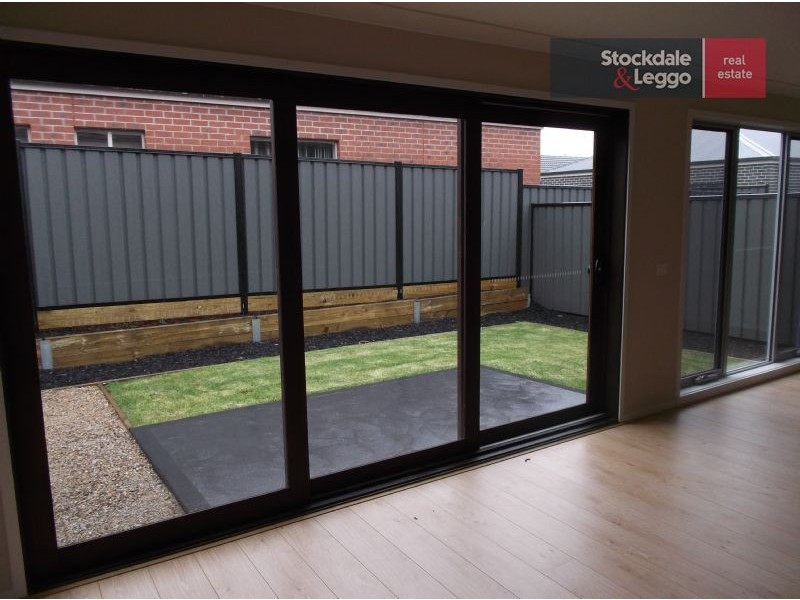 122 Moor Park Drive, Craigieburn VIC 3064