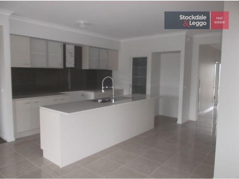 48 Baronial Way, Craigieburn VIC 3064