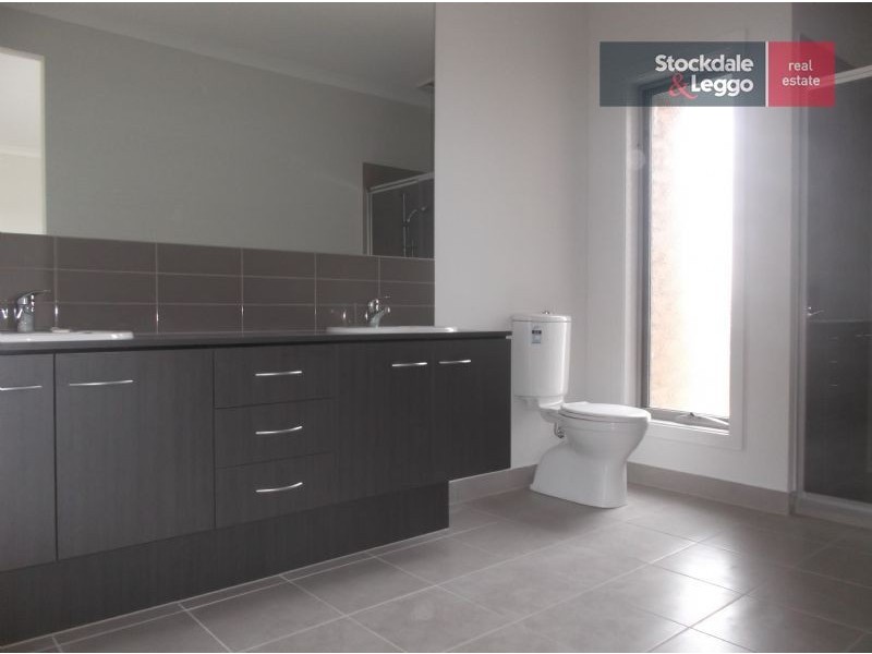 48 Baronial Way, Craigieburn VIC 3064