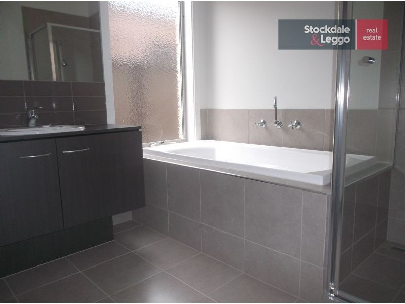 48 Baronial Way, Craigieburn VIC 3064