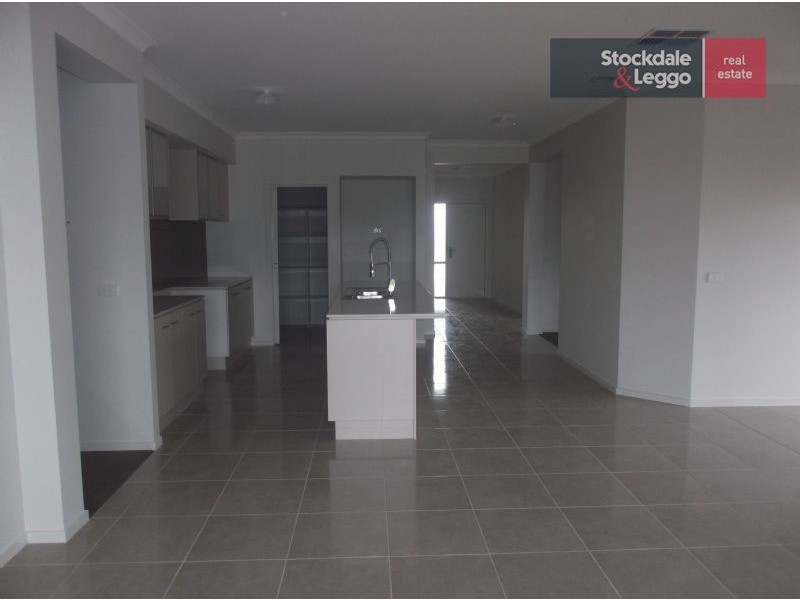 48 Baronial Way, Craigieburn VIC 3064