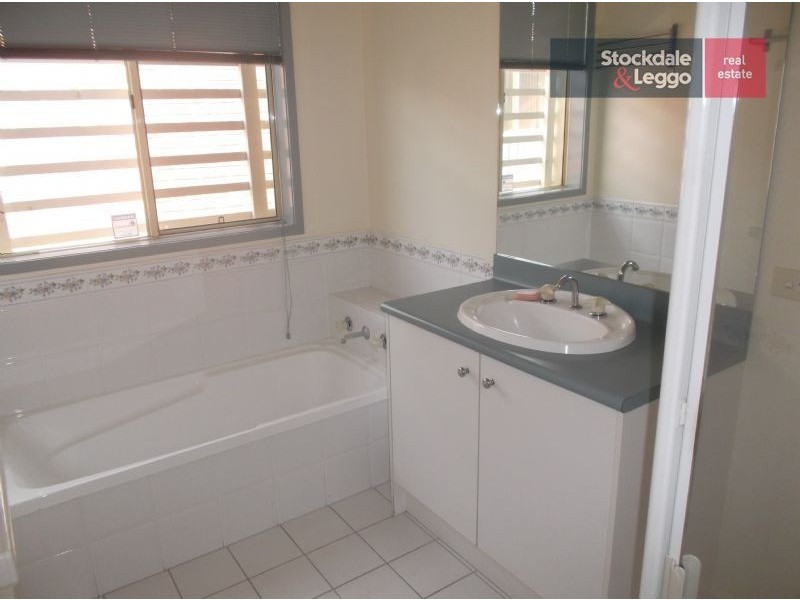 3 Cleeland Court, Roxburgh Park VIC 3064