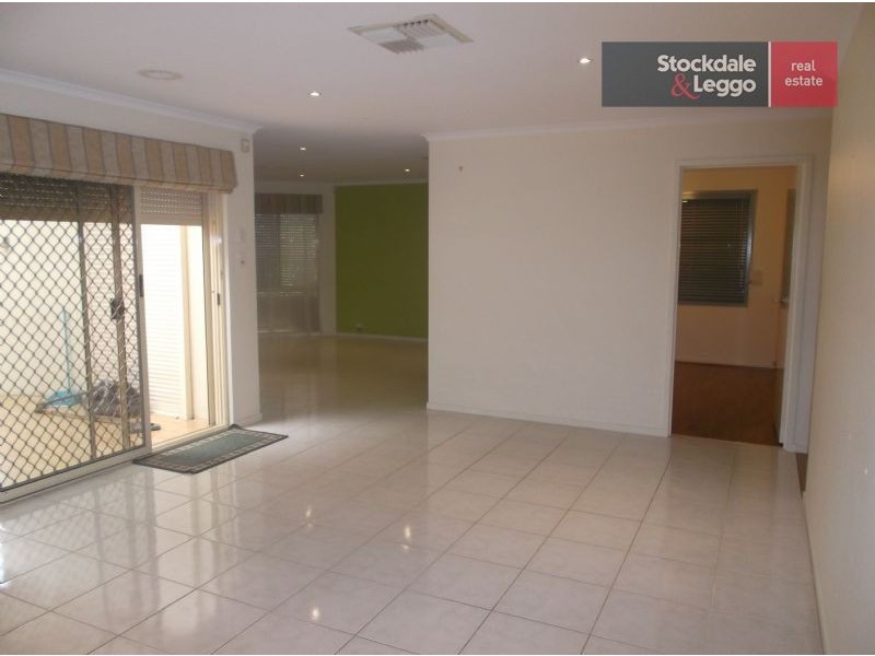 3 Cleeland Court, Roxburgh Park VIC 3064