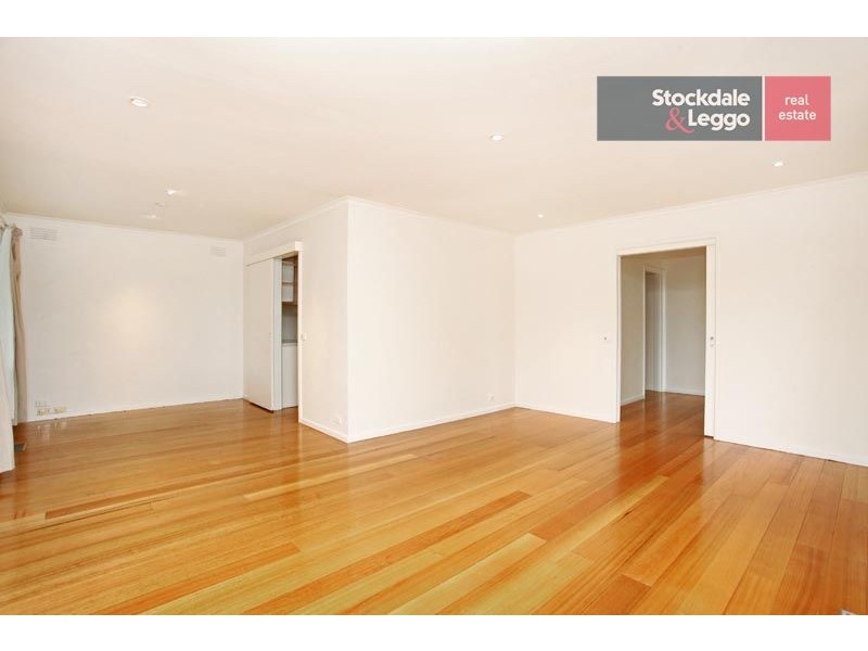 16 Barclay Close, Gladstone Park VIC 3043