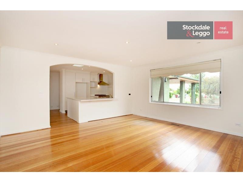 16 Barclay Close, Gladstone Park VIC 3043