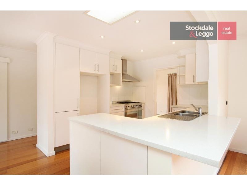 16 Barclay Close, Gladstone Park VIC 3043