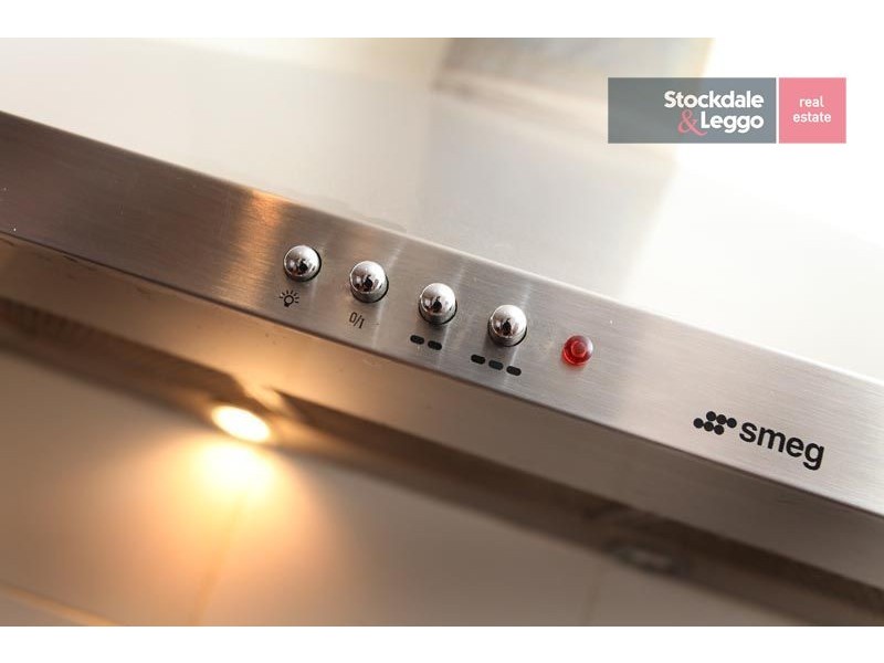 16 Barclay Close, Gladstone Park VIC 3043