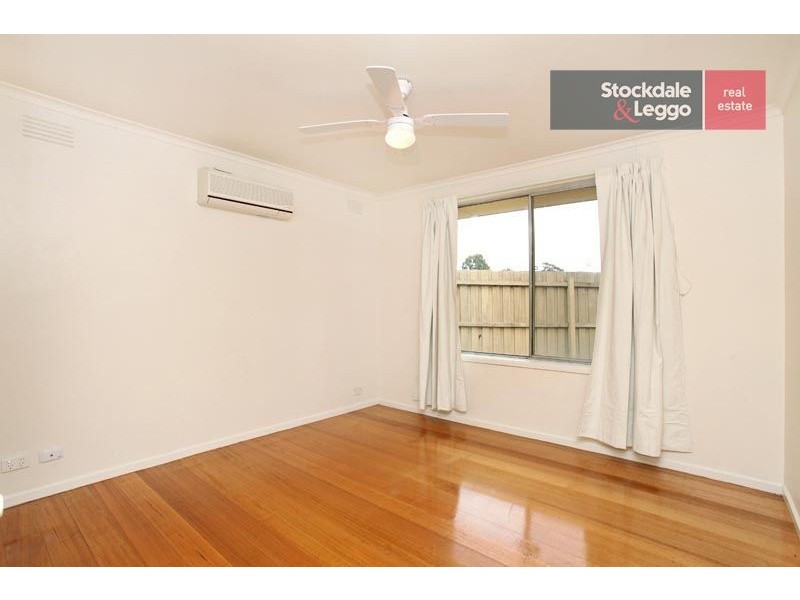 16 Barclay Close, Gladstone Park VIC 3043