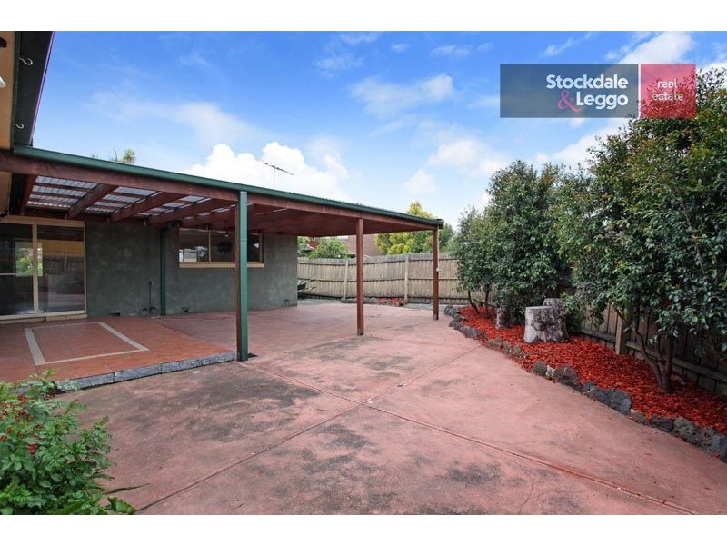16 Barclay Close, Gladstone Park VIC 3043