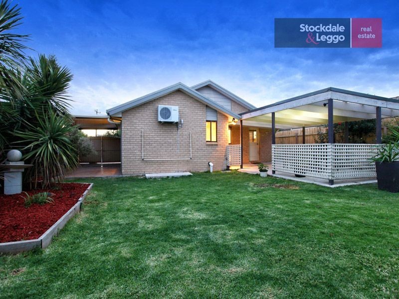 100 Lenoak Street, Gladstone Park VIC 3043