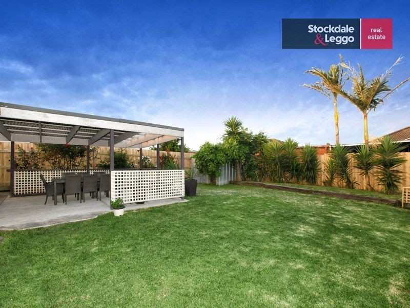 100 Lenoak Street, Gladstone Park VIC 3043