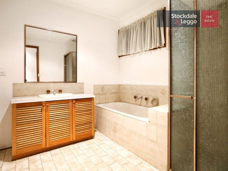 16 Arnside Crescent, Westmeadows VIC 3049