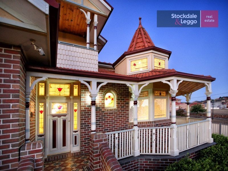 8 Clare Boulevard, Greenvale VIC 3059