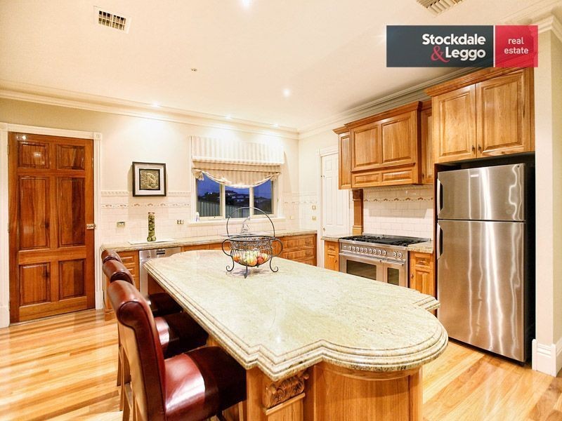 8 Clare Boulevard, Greenvale VIC 3059