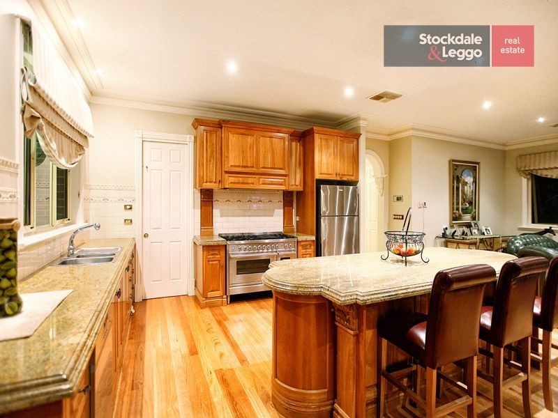 8 Clare Boulevard, Greenvale VIC 3059