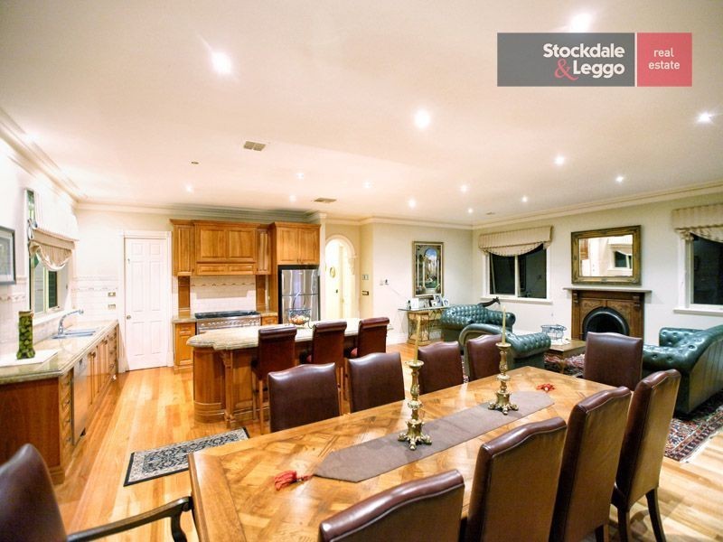 8 Clare Boulevard, Greenvale VIC 3059