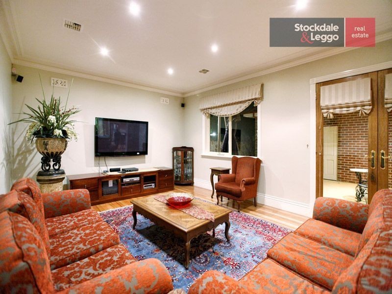 8 Clare Boulevard, Greenvale VIC 3059