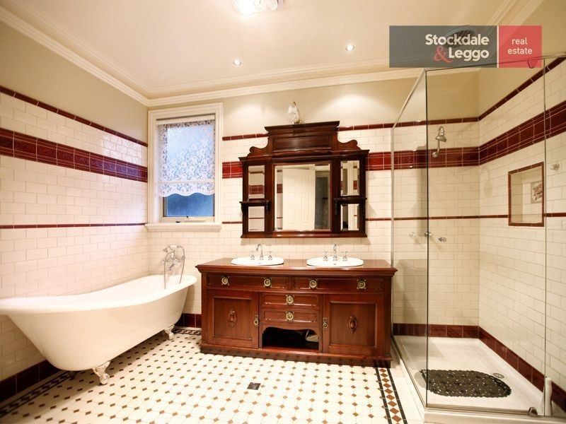 8 Clare Boulevard, Greenvale VIC 3059