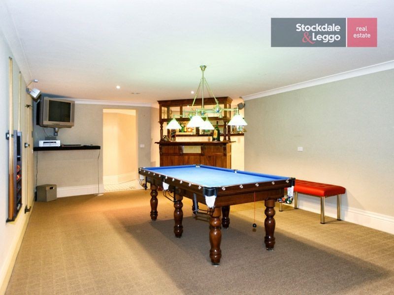 8 Clare Boulevard, Greenvale VIC 3059