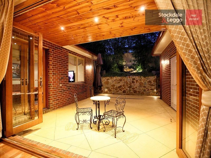 8 Clare Boulevard, Greenvale VIC 3059