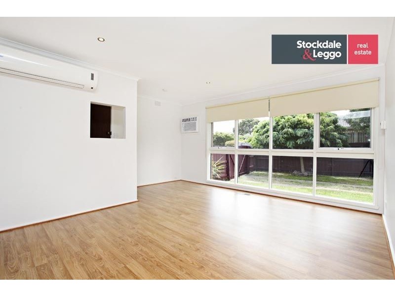 8 Koonalda Road, Gladstone Park VIC 3043