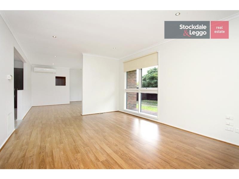 8 Koonalda Road, Gladstone Park VIC 3043