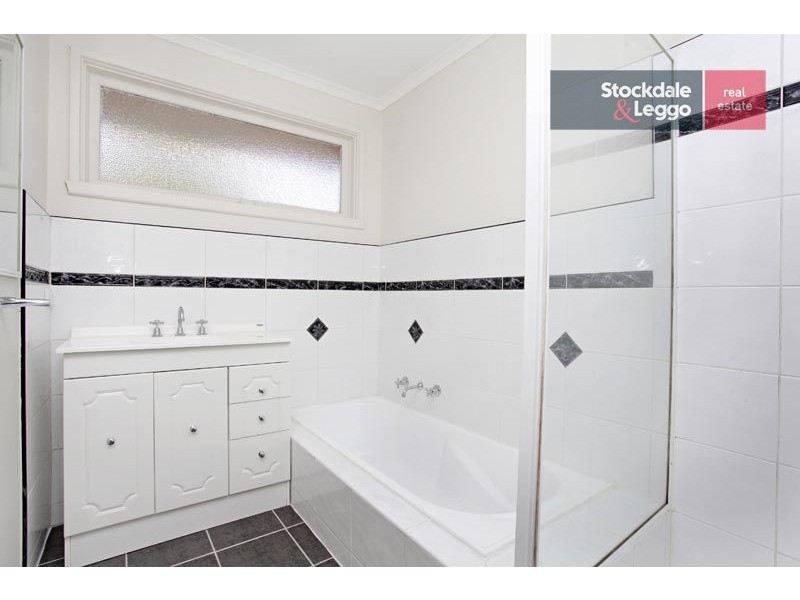 8 Koonalda Road, Gladstone Park VIC 3043