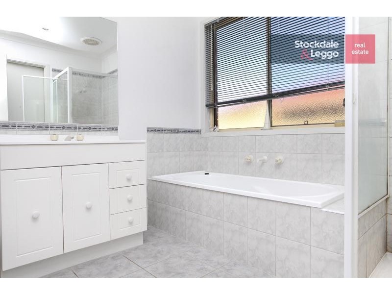 15 Tigris Court, Roxburgh Park VIC 3064