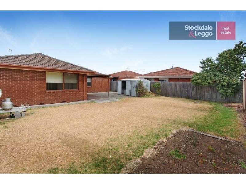 15 Gabrielle Crescent, Gladstone Park VIC 3043