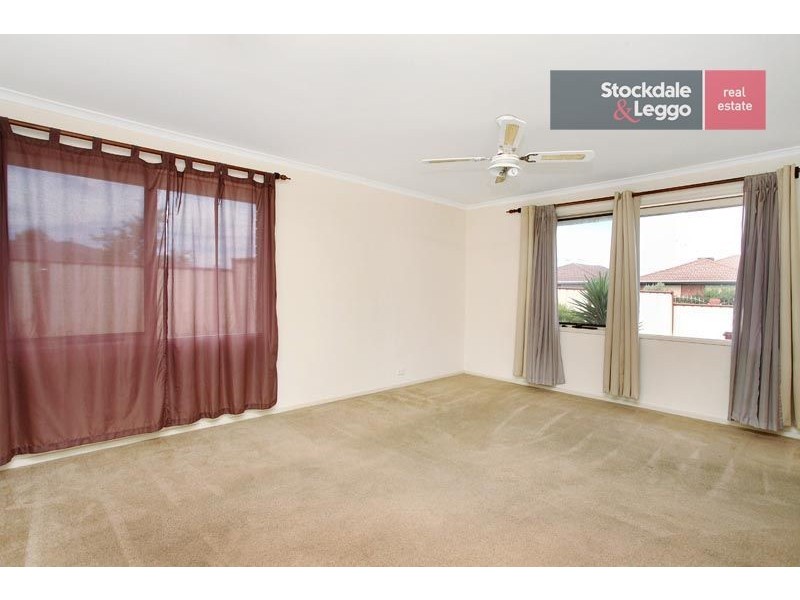 15 Gabrielle Crescent, Gladstone Park VIC 3043