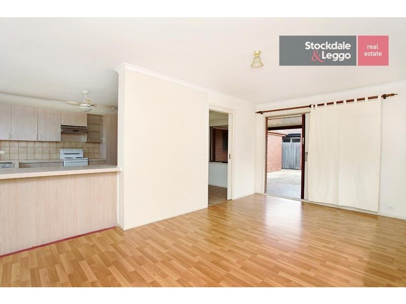 15 Gabrielle Crescent, Gladstone Park VIC 3043