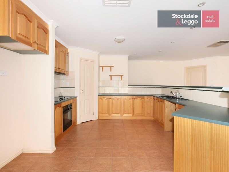 6 Stranraer Close, Greenvale VIC 3059