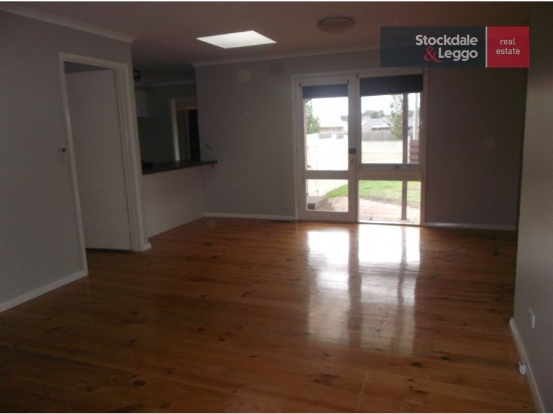 13 Midway Close, Gladstone Park VIC 3043