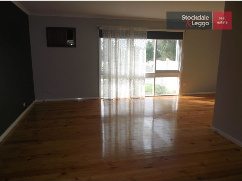 13 Midway Close, Gladstone Park VIC 3043