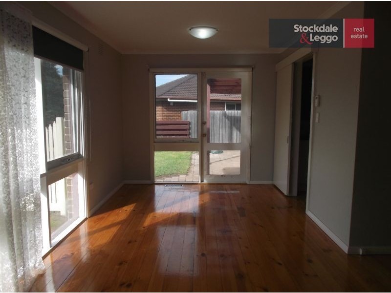 13 Midway Close, Gladstone Park VIC 3043