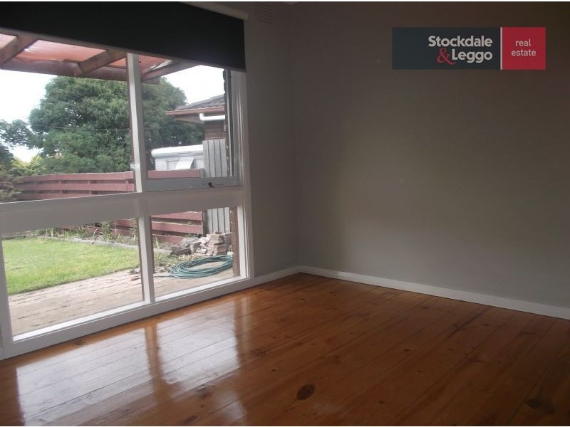 13 Midway Close, Gladstone Park VIC 3043