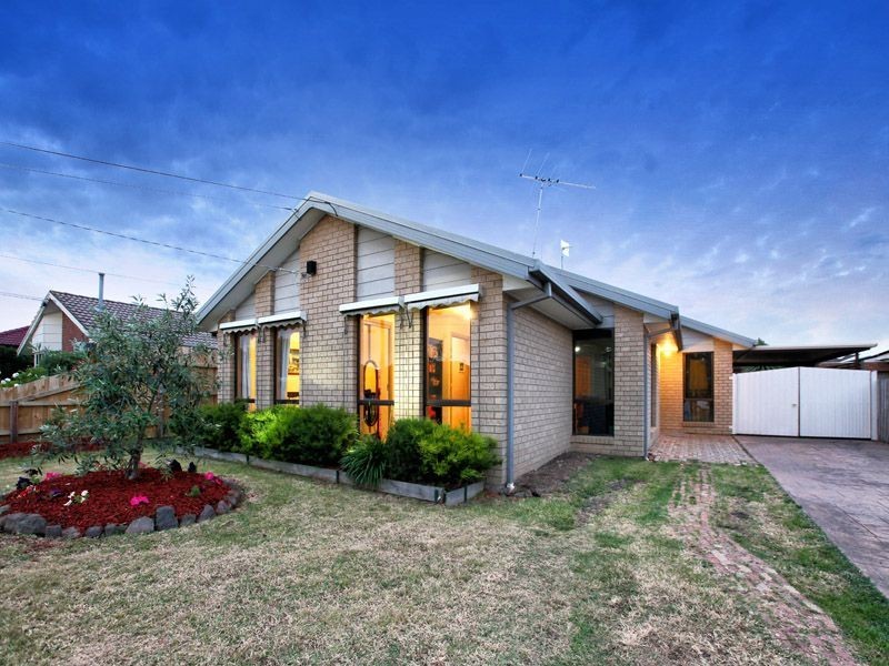 100 Lenoak Street, Gladstone Park VIC 3043