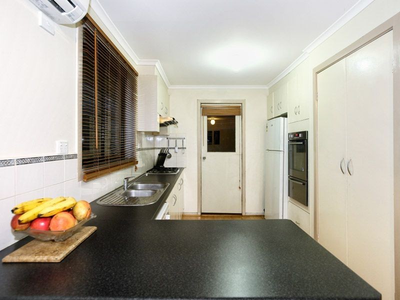 100 Lenoak Street, Gladstone Park VIC 3043