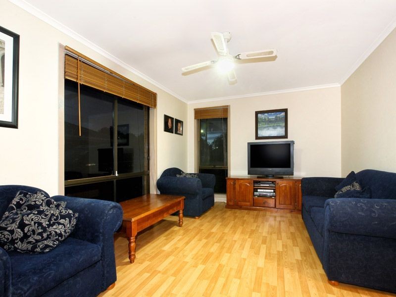 100 Lenoak Street, Gladstone Park VIC 3043