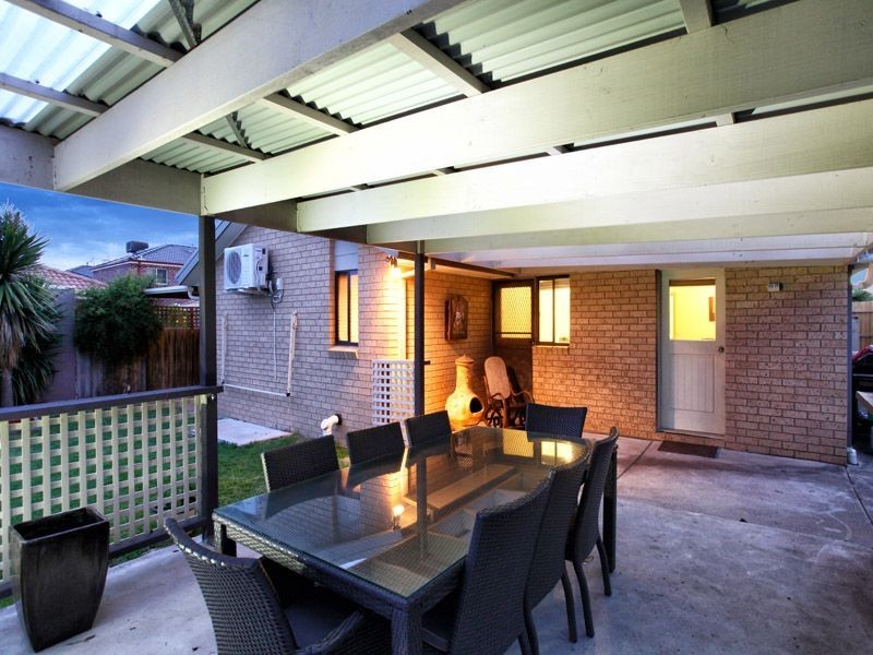 100 Lenoak Street, Gladstone Park VIC 3043
