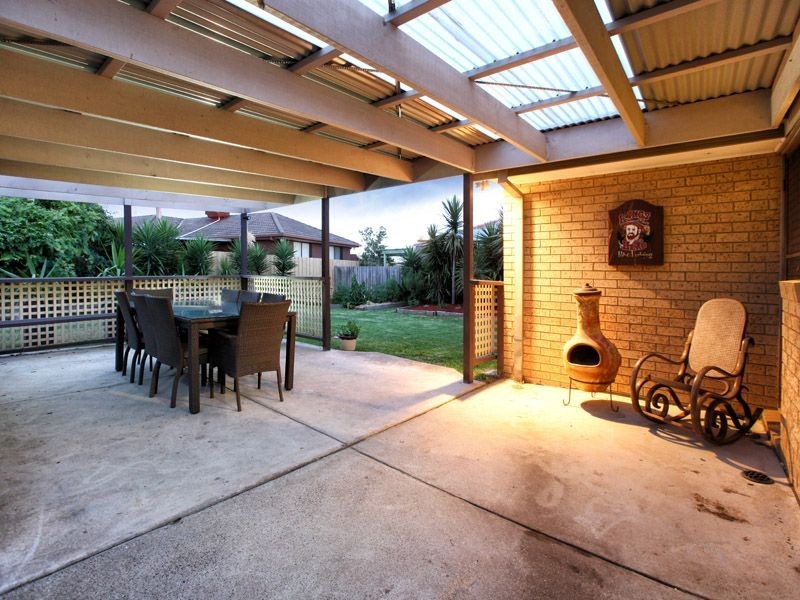 100 Lenoak Street, Gladstone Park VIC 3043